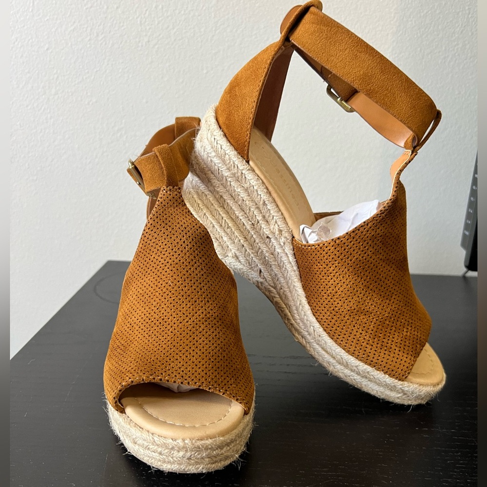 Brand:City Classified, size 8.5, a brown/cognac color, great condition worn once